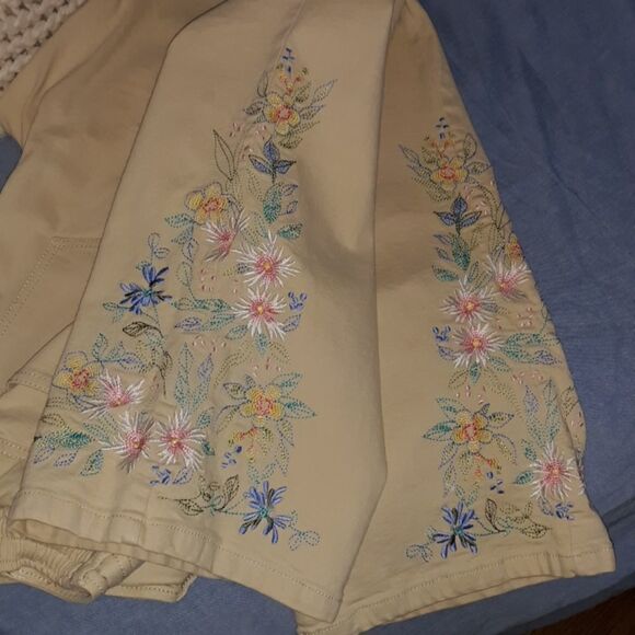 Denim and Company size small embroidery pants - Picture 4 of 8